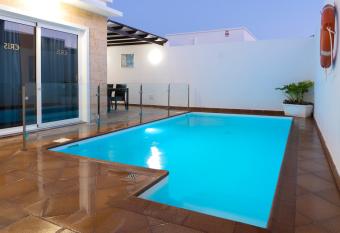 Villa Eris has Balcony rooms