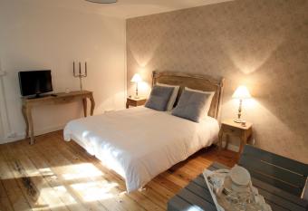 Appartements Orf  vres Cath  drale allows 18 year olds to book a room