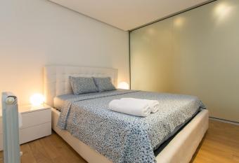 Modern Apartment in the City Center allows 18 year olds to book a room