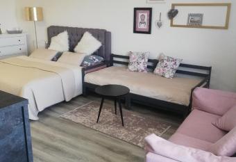 GLAM apartm  n Hustope  e has Balcony rooms