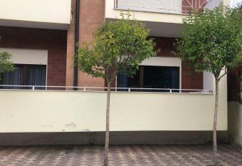 House by the lake has Balcony rooms