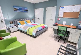 #2 Urban Green Harbor-Spacious 1BR allows 18 year olds to book a room