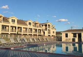 Pony Island Inn has Balcony rooms