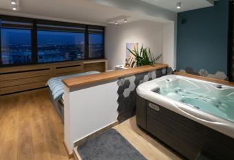 Panorama Hill allows 18 year olds to book a room