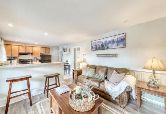 Downtown Duplex Unit 2 has Balcony rooms