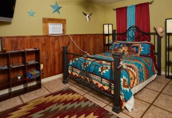 Pleasant Days Lodging Southwest Cottage allows 18 year olds to book a room