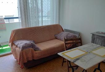 Studio au coeur du quartier St esprit de Bayonne allows 18 year olds to book a room