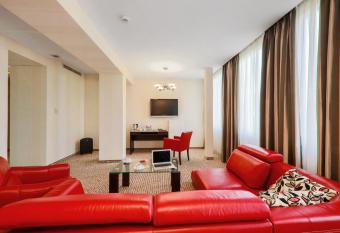 Hotel Borowiecki has rooms with a private hot tub