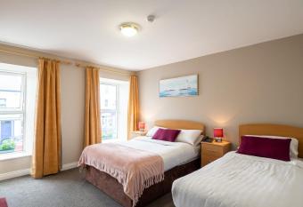 The Woodfield Hotel has Balcony rooms