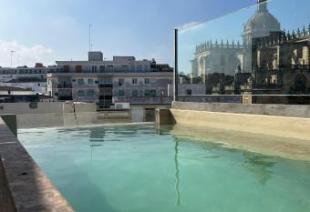 Catedral Suites Jerez has Balcony rooms