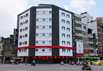 Ai Lai Fashion Hotel allows 18 year olds to book a room