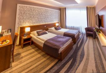 Avanti Hotel has Balcony rooms