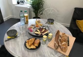 Les hirondelles du marais has Balcony rooms