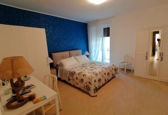 L approdo allows 18 year olds to book a room