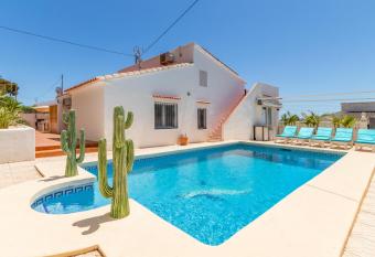 Villa with private Heated pool has Balcony rooms