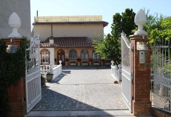 Residenza Le Terrazze di Gualdo Rent Rooms has Balcony rooms