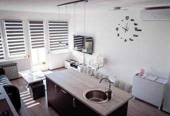 Treba Malo Odmorit has Balcony rooms