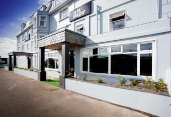 Bude Hotel - An Mor allows 18 year olds to book a room