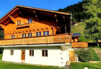 Chalet bois soleil has Balcony rooms