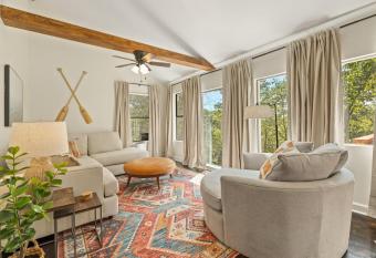 Blueberry Hill Lake House - Cozy Cottage with Beaver Lake in Back Yard! has Balcony rooms