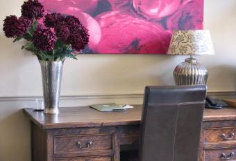 Boutique Hotel Nautilus has rooms with a private hot tub