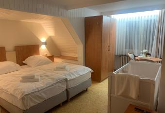 Hotel Gold  ne Krone allows 18 year olds to book a room