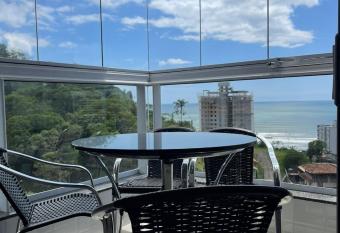 Apartamento com 2 quartos luxuoso e confort  vel em Itapema has Balcony rooms