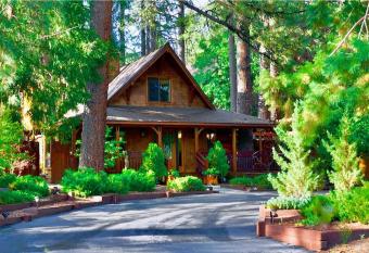 Between Two Pines has Balcony rooms