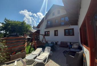 Casa Monteverde Bu  teni has Balcony rooms