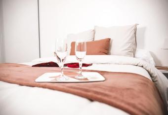 Reims : Aux Biscuits Roses allows 18 year olds to book a room