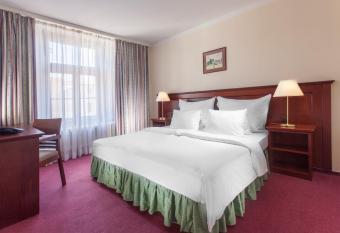 Hotel Lunik allows 18 year olds to book a room