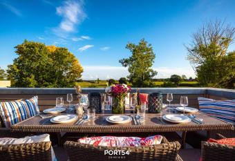 Casa Vista Baltica allows 18 year olds to book a room