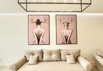 Horyzont Apartamenty-Pod Platanami allows 18 year olds to book a room