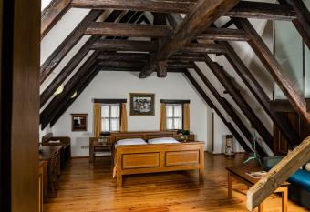 U Medvidku-Brewery Hotel allows 18 year olds to book a room