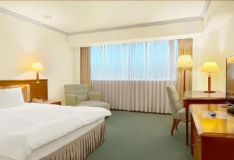 Hotel Avenue allows 18 year olds to book a room