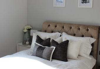 Seren Las, Tenby allows 18 year olds to book a room