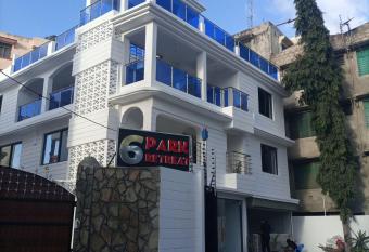 6 Park Retreat has Balcony rooms