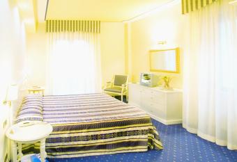 Albergo Milano has rooms with a private hot tub