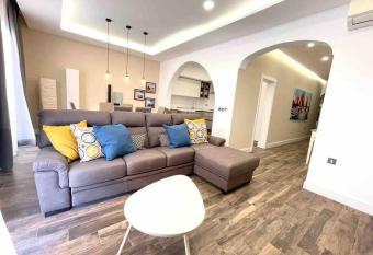 Luxury 3 bedroom Xlendi Apartment has Balcony rooms