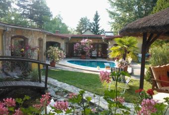 Mediterr  n Apartmanh  z Sz  nt  d has Balcony rooms