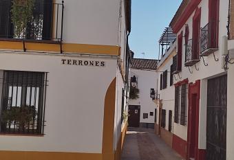 San Basilio  s Red House has Balcony rooms