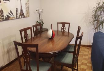 Piso luminoso y tranquilo en Ourense (O Couto) has Balcony rooms