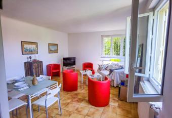 Chambres d h  tes Avignon has Balcony rooms