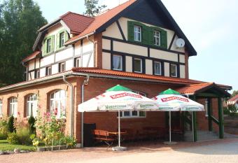 Dom pod Kogutem allows 18 year olds to book a room