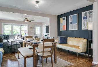 Huge Cozy Modern Luxury Home at Notre Dame has Balcony rooms