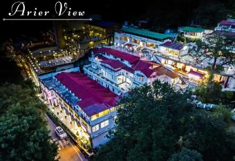 India Hotel - Lake View - Mall Road Nainital has Balcony rooms