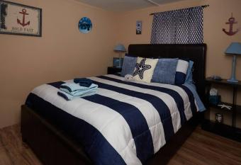 Room in Apartment - Pleasant Days Bb Manatee Room allows 18 year olds to book a room