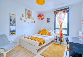 Chambres d h  tes de Luxe Ma Suk allows 18 year olds to book a room