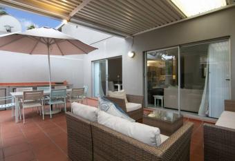 Summer Living close to Willard s and Thompson s Beach has Balcony rooms