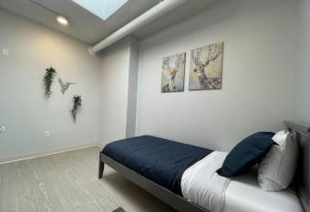 Cozy Resort Style Lodging Min From The Plaza apt 111 has Balcony rooms